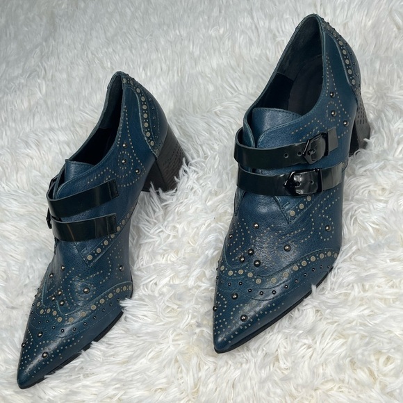 Zinda | Heeled Ankle Booties - Picture 2 of 11